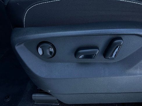 Used 2025 Volkswagen Atlas SE image 11