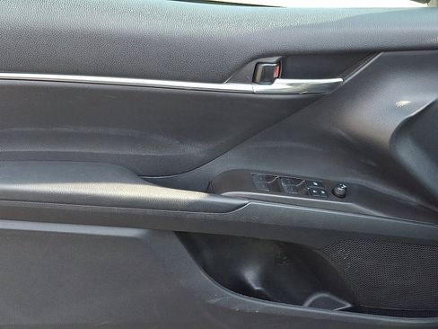 Used 2021 Toyota Camry SE image 12