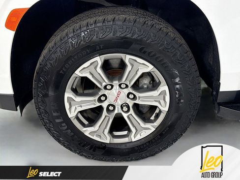 Used 2022 GMC Yukon SLE image 31