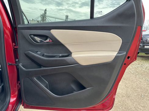 Used 2023 Chevrolet Traverse Premier image 24