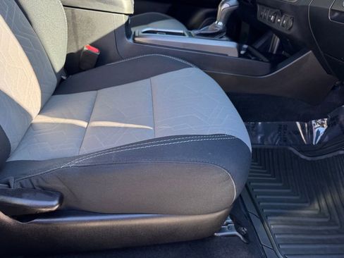 Used 2022 Toyota Tacoma TRD Off-Road image 33