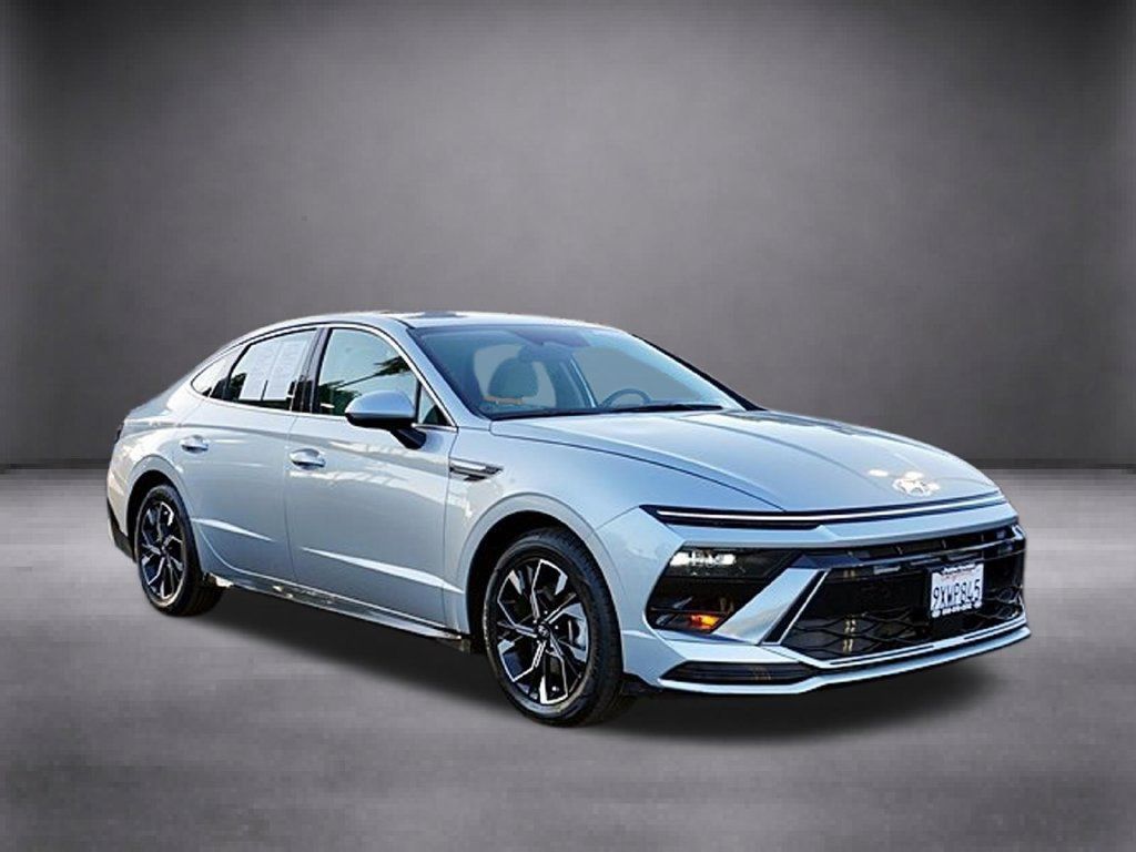 Certified 2025 Hyundai Sonata SEL FWD image 2