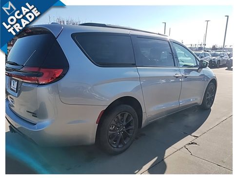 Used 2021 Chrysler Pacifica Limited w/ S Appearance Package image 8