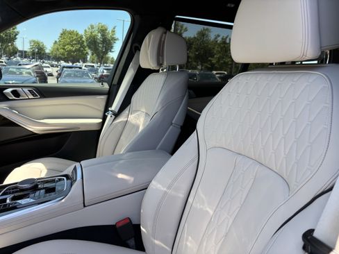 Certified 2023 BMW X7 xDrive40i w/ M Sport Package AWD/4WD image 16