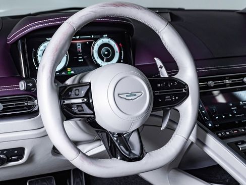 Used 2024 Aston Martin DB12 Coupe image 28