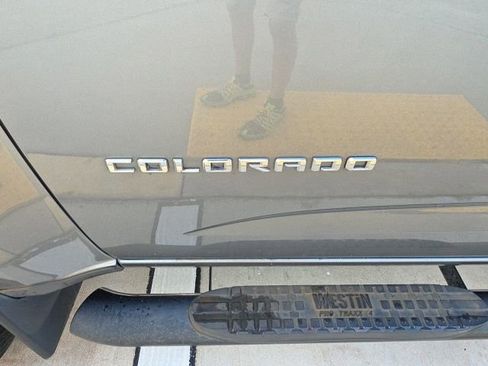 Used 2022 Chevrolet Colorado LT w/ Safety Package RWD image 11