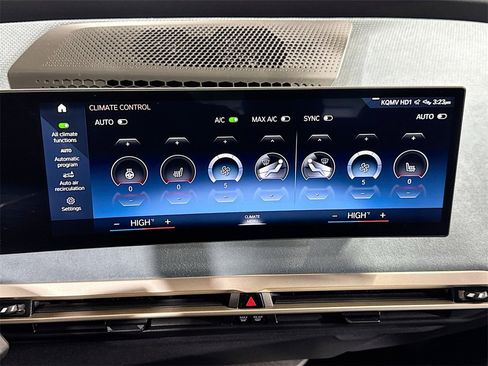 Used 2023 BMW iX xDrive50 w/ Sport Package image 21