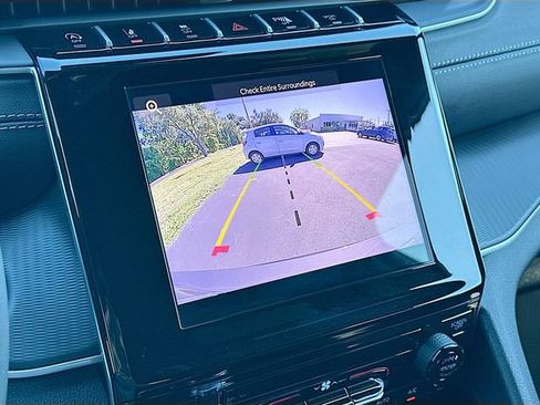 New 2025 Jeep Grand Cherokee L Laredo image 8