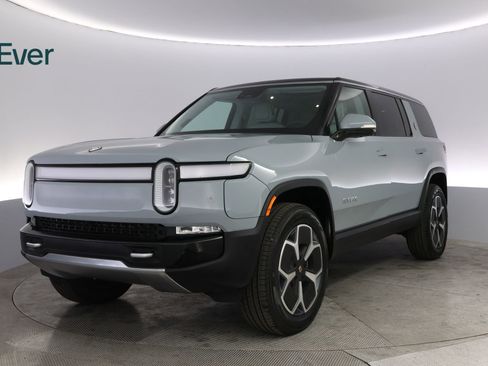 Used 2024 Rivian R1S Adventure image 2