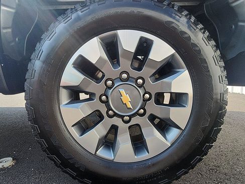 Used 2024 Chevrolet Silverado 2500 Custom w/ Custom Value Package AWD/4WD image 9