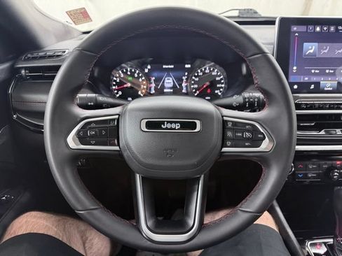 Used 2025 Jeep Compass Trailhawk AWD/4WD image 27