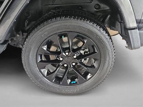 Used 2022 Jeep Wrangler Unlimited Sahara w/ Cold Weather Group AWD/4WD image 15