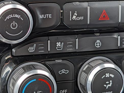 Used 2022 RAM 1500 Laramie AWD/4WD image 28