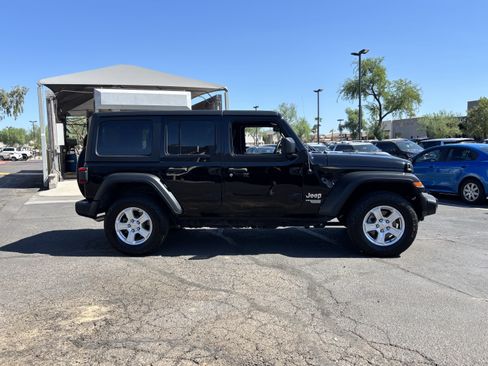 Used 2018 Jeep Wrangler Unlimited Sport S AWD/4WD image 2