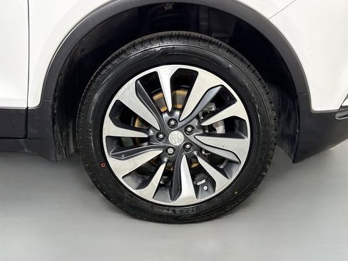 Used 2021 Buick Encore Preferred image 32