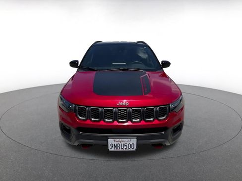Used 2025 Jeep Compass Trailhawk AWD/4WD image 3