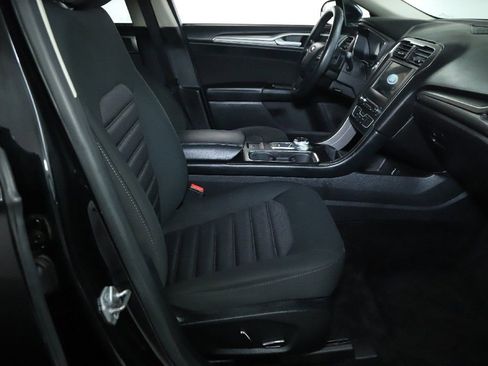 Used 2017 Ford Fusion SE w/ Fusion SE Technology Package image 32