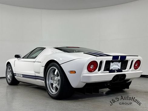 Used 2005 Ford GT RWD image 5