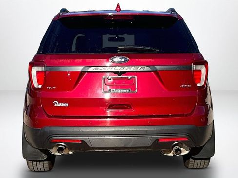 Used 2017 Ford Explorer XLT w/ XLT Technology Feature Bundle AWD/4WD image 6