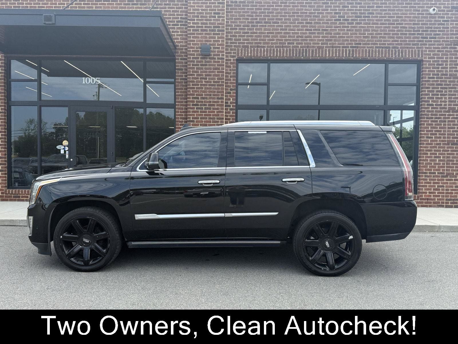 Used 2020 Cadillac Escalade Premium Luxury RWD image 3
