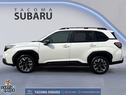Used 2025 Subaru Forester Premium AWD/4WD image 2