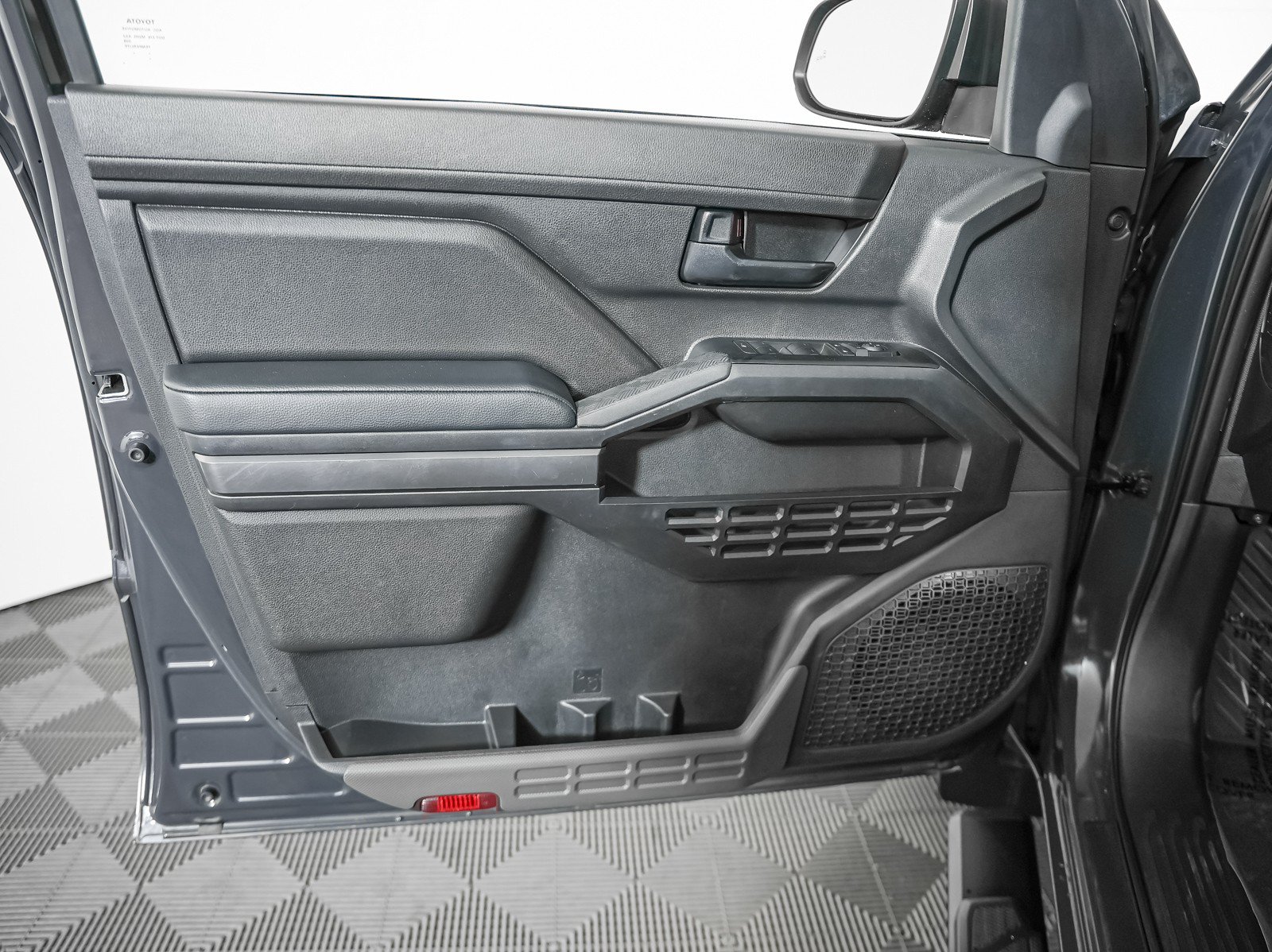 Used 2025 Toyota Tacoma SR5 AWD/4WD image 22