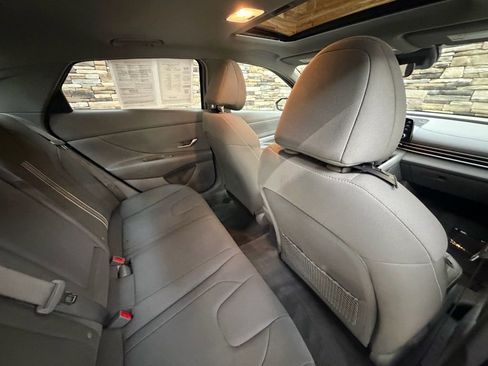Used 2022 Hyundai Elantra SEL w/ Convenience + Premium Package image 29