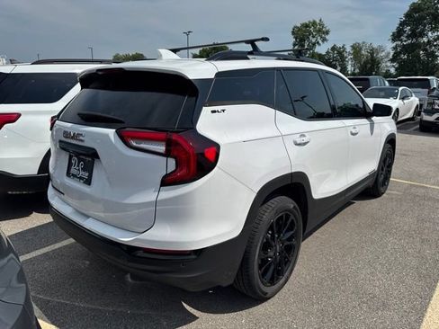 Used 2023 GMC Terrain SLT w/ Tech Package FWD image 9