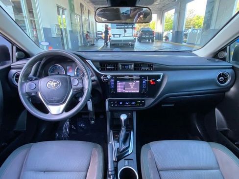 Used 2018 Toyota Corolla LE image 17