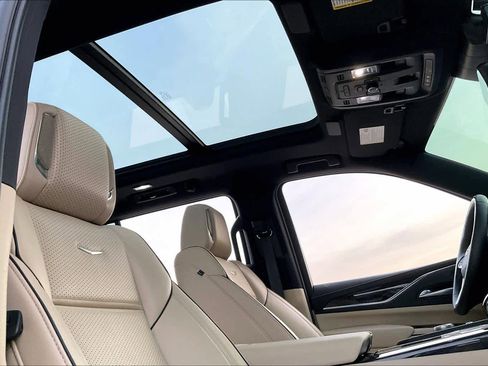 Used 2024 Cadillac Escalade Premium Luxury image 15