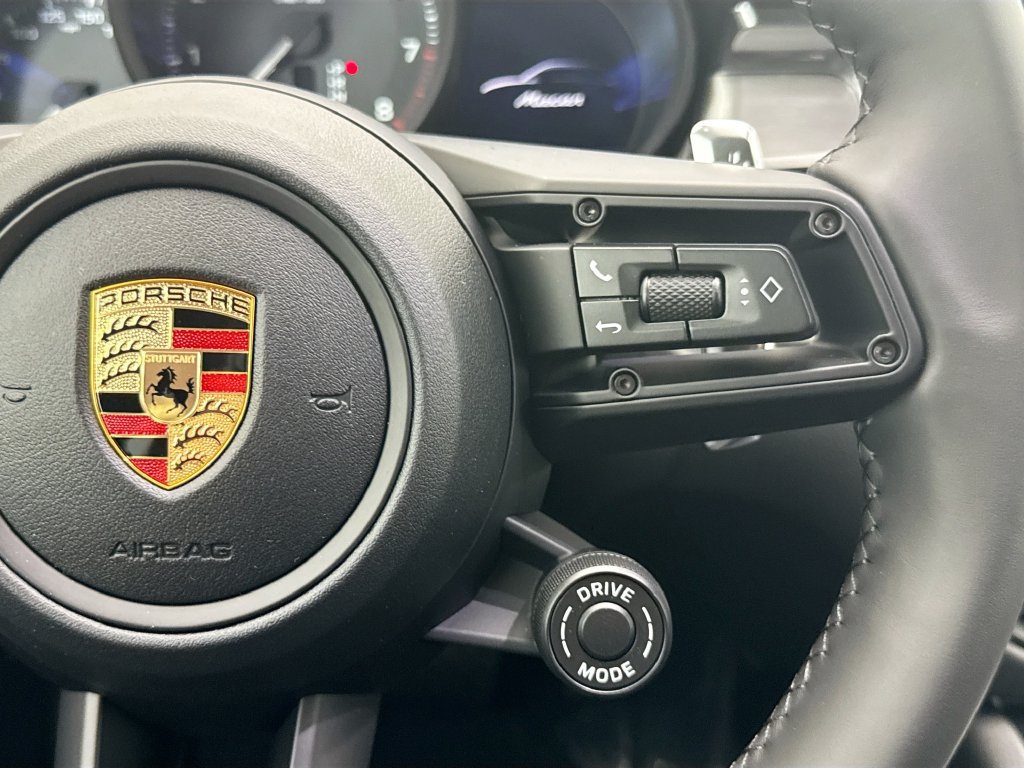 Used 2026 Porsche Macan AWD/4WD image 15