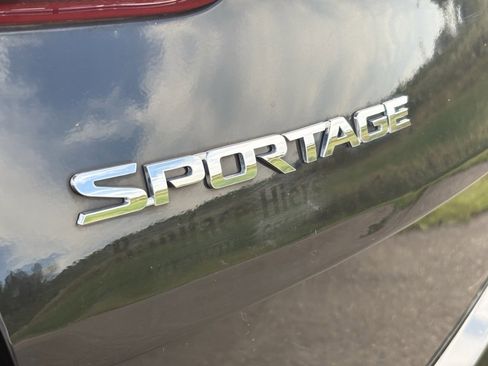 Used 2021 Kia Sportage LX image 11