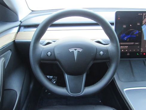 Used 2022 Tesla Model 3 Standard Range image 3