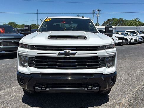 Used 2024 Chevrolet Silverado 2500 Custom w/ Custom Value Package AWD/4WD image 2