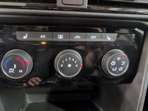 Used 2023 Volkswagen Taos SE image 39