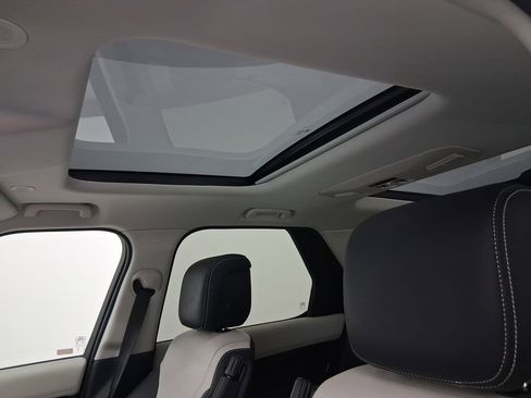 New 2025 Land Rover Discovery S image 13