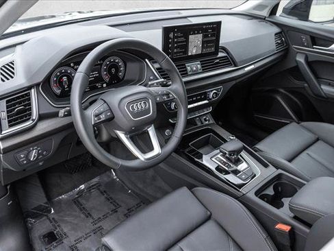 Used 2025 Audi Q5 2.0T Premium Plus w/ Premium Plus Package AWD/4WD image 10