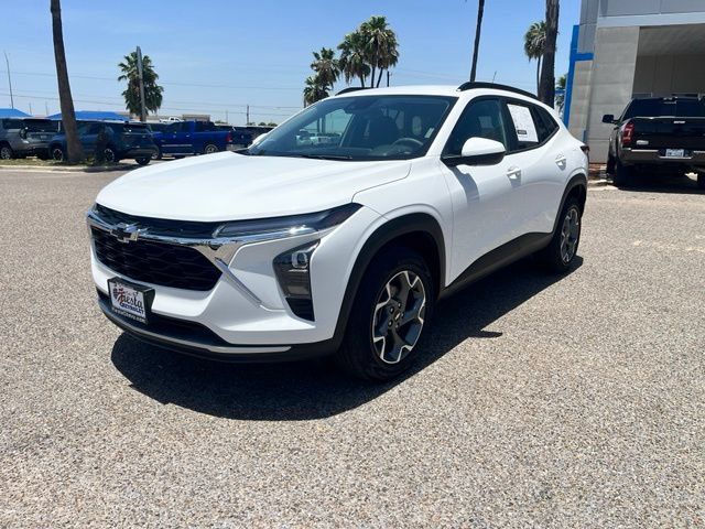 Used 2025 Chevrolet Trax LT FWD image 3