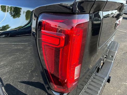 Used 2024 GMC Sierra 1500 AT4 w/ Technology Package AWD/4WD image 21