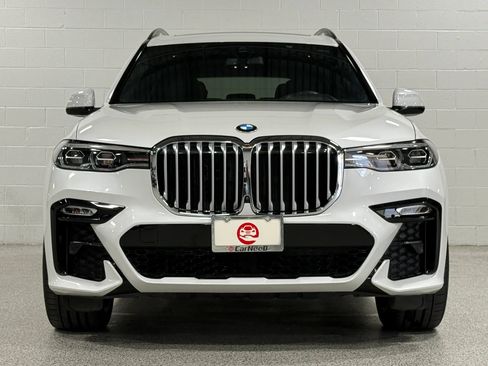 Used 2022 BMW X7 xDrive40i w/ M Sport Package AWD/4WD image 3