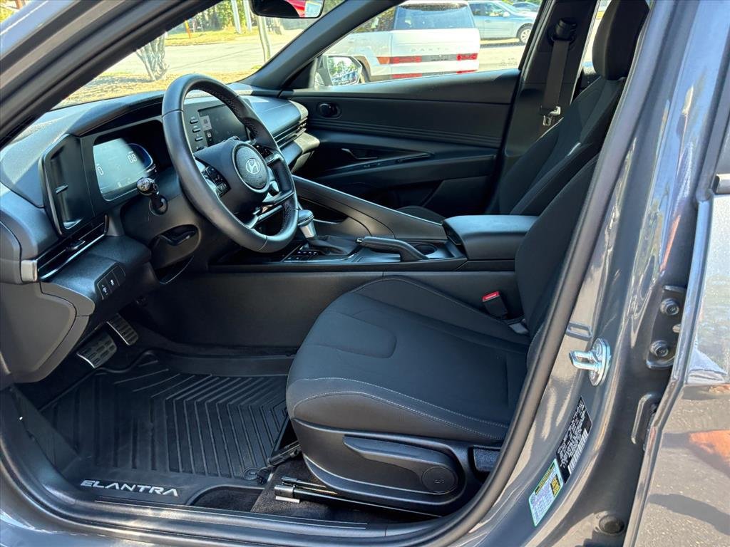 Certified 2025 Hyundai Elantra Sport FWD image 15