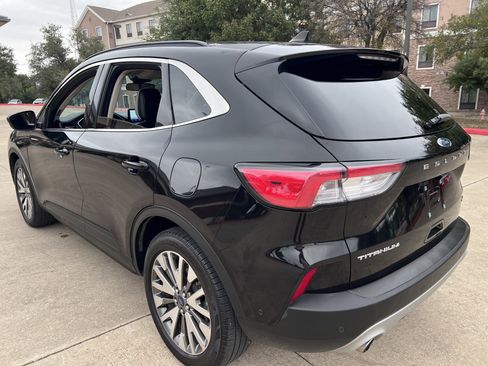 Used 2020 Ford Escape Titanium image 8