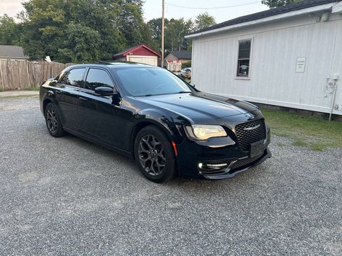 Used 2017 Chrysler 300 S w/ 300S Premium Group AWD/4WD image 5
