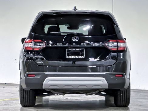 Used 2025 Honda Pilot EX-L image 10