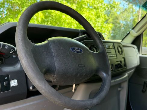 Used 2016 Ford E-350 and Econoline 350 Super Duty RWD image 8