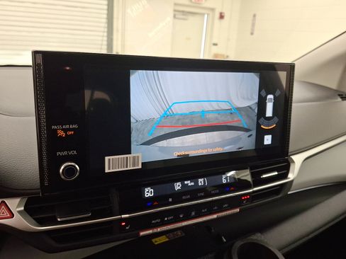 Used 2026 Toyota Sienna XLE FWD image 10