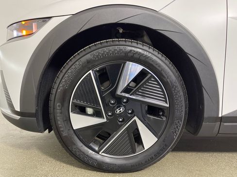 Used 2025 Hyundai Ioniq 5 SEL image 11