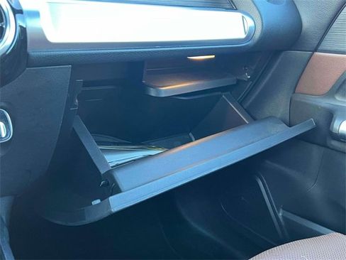 Used 2022 Mercedes-Benz GLB 250 GLB 250 w/ AMG Line image 28