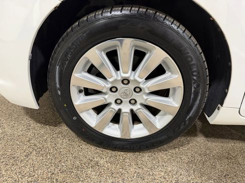 Used 2015 Toyota Sienna LE AWD/4WD image 70