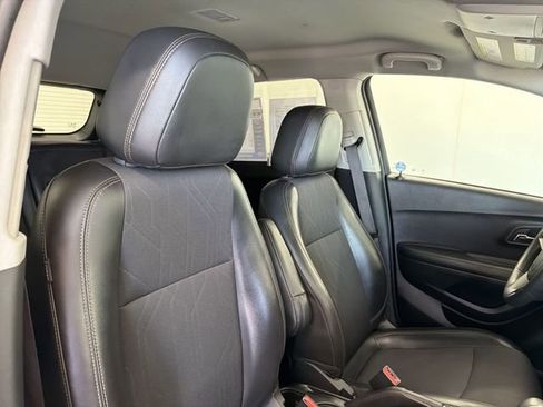 Used 2021 Chevrolet Trax LT AWD/4WD image 18